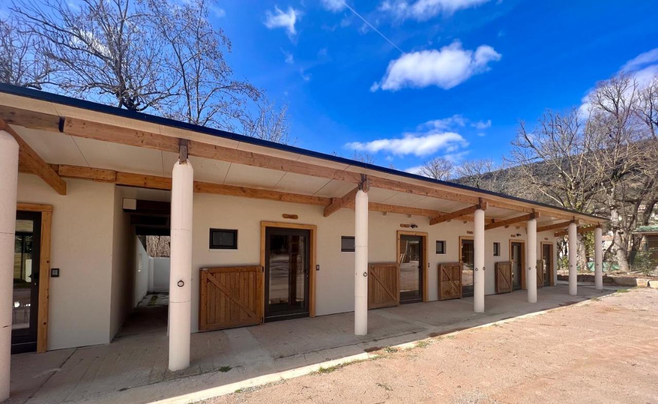La Petite Auberge Insolite Saint-Affrique Luaran gambar